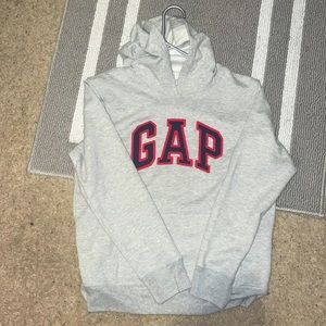 Gap sweater